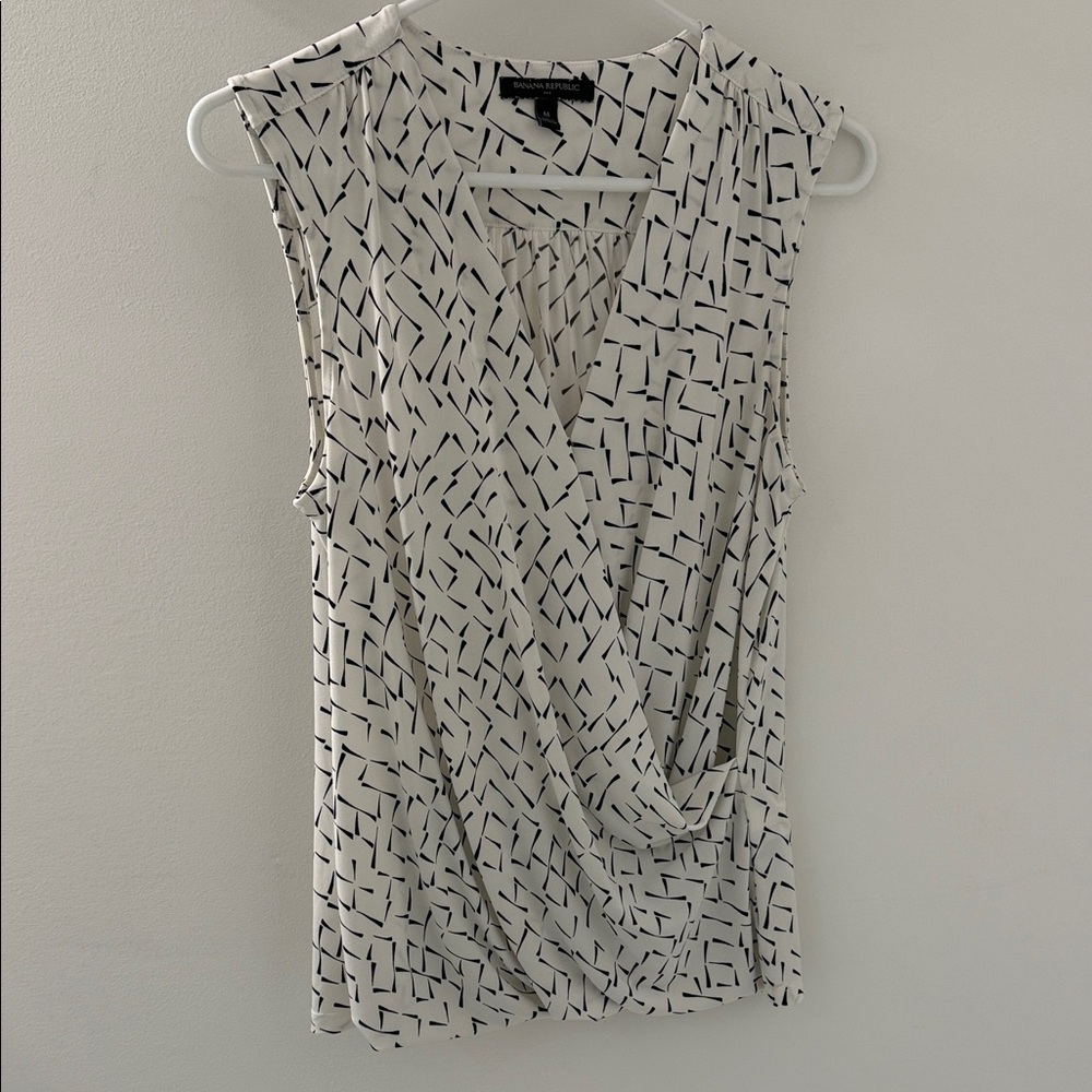 Banana Republic White Sleeveless Draped Surplice Top with Black Geometric Print